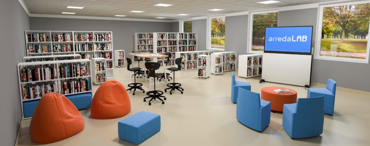 Un'aula simile a una libreria, con cuscinetti e monitor interattivo
